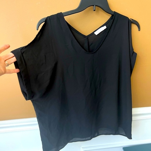 LUSH Elegant Black Women's Cold Shoulder Top Size Large Flowy Date Night - Picture 1 of 4